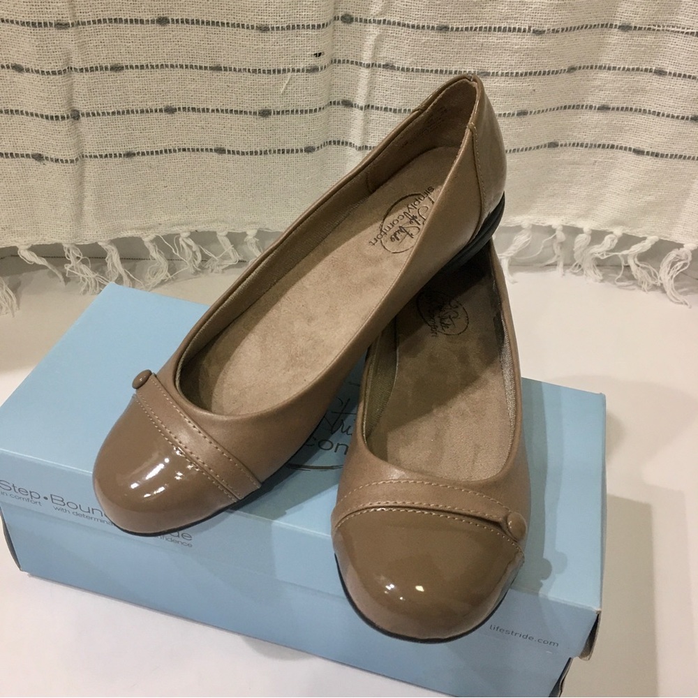 LIFE STRIDE  , NWT , Womens flat shoes brown/mushroom color SIZE 9M